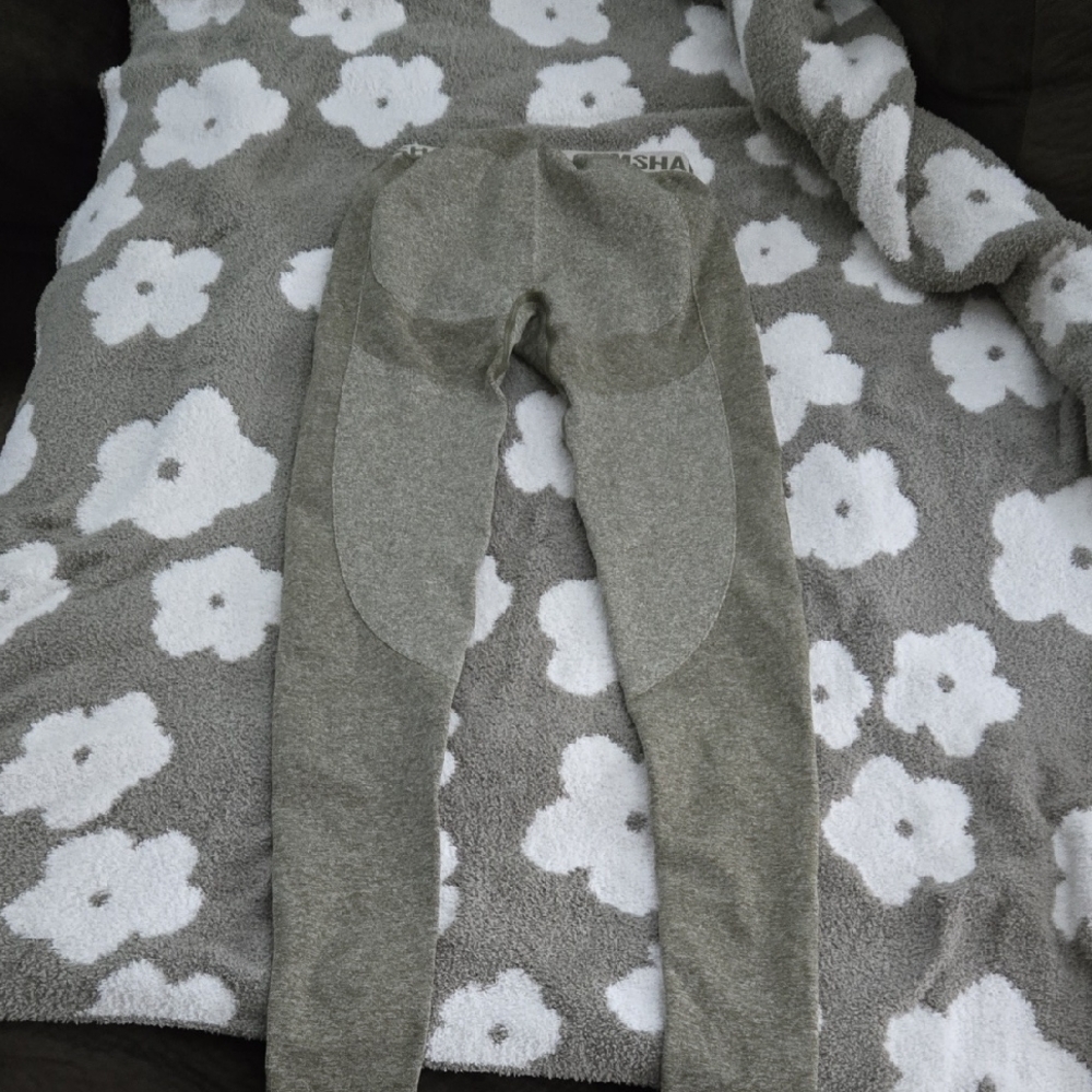 Gymshark Kids Gray Leggings - Picture 3 of 3